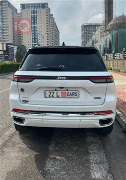 جیپ گراند شیرۆکی